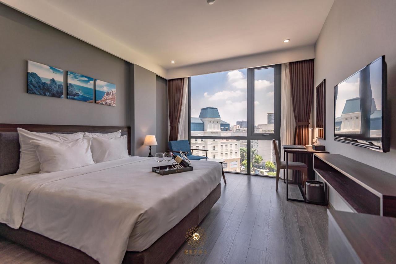 Reyna & Hotel Hanoi