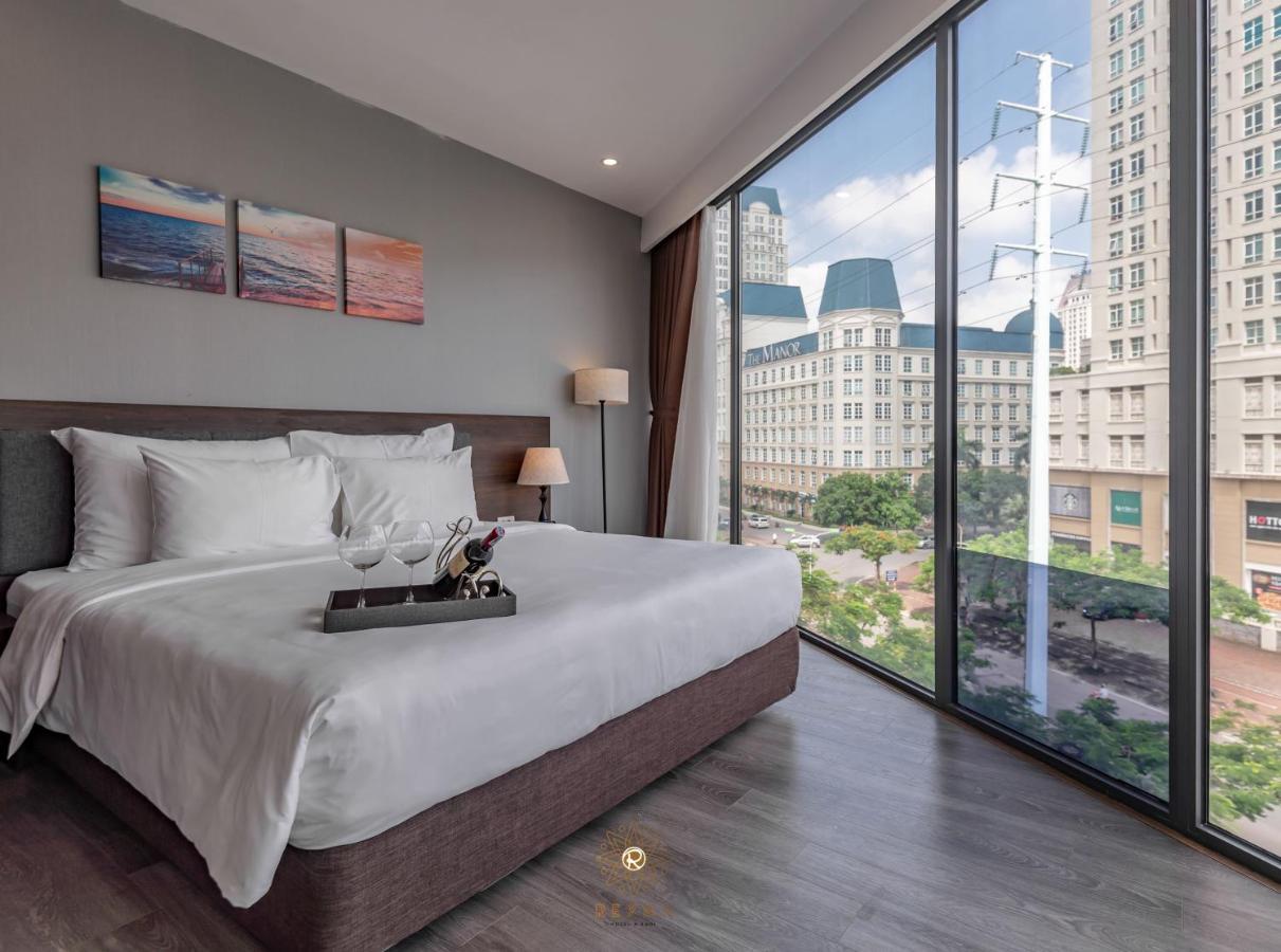 Reyna & 4* Hanoi
