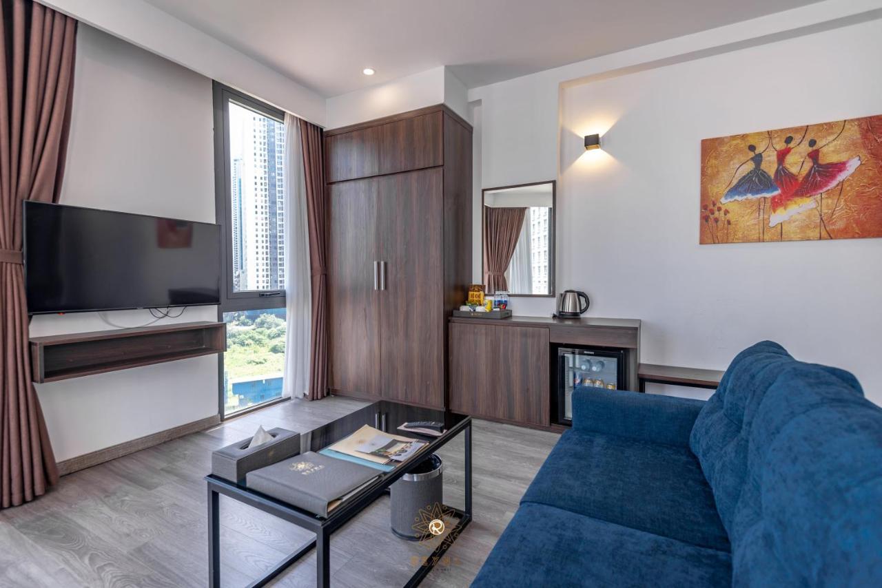 Hotel Reyna & Hanoi